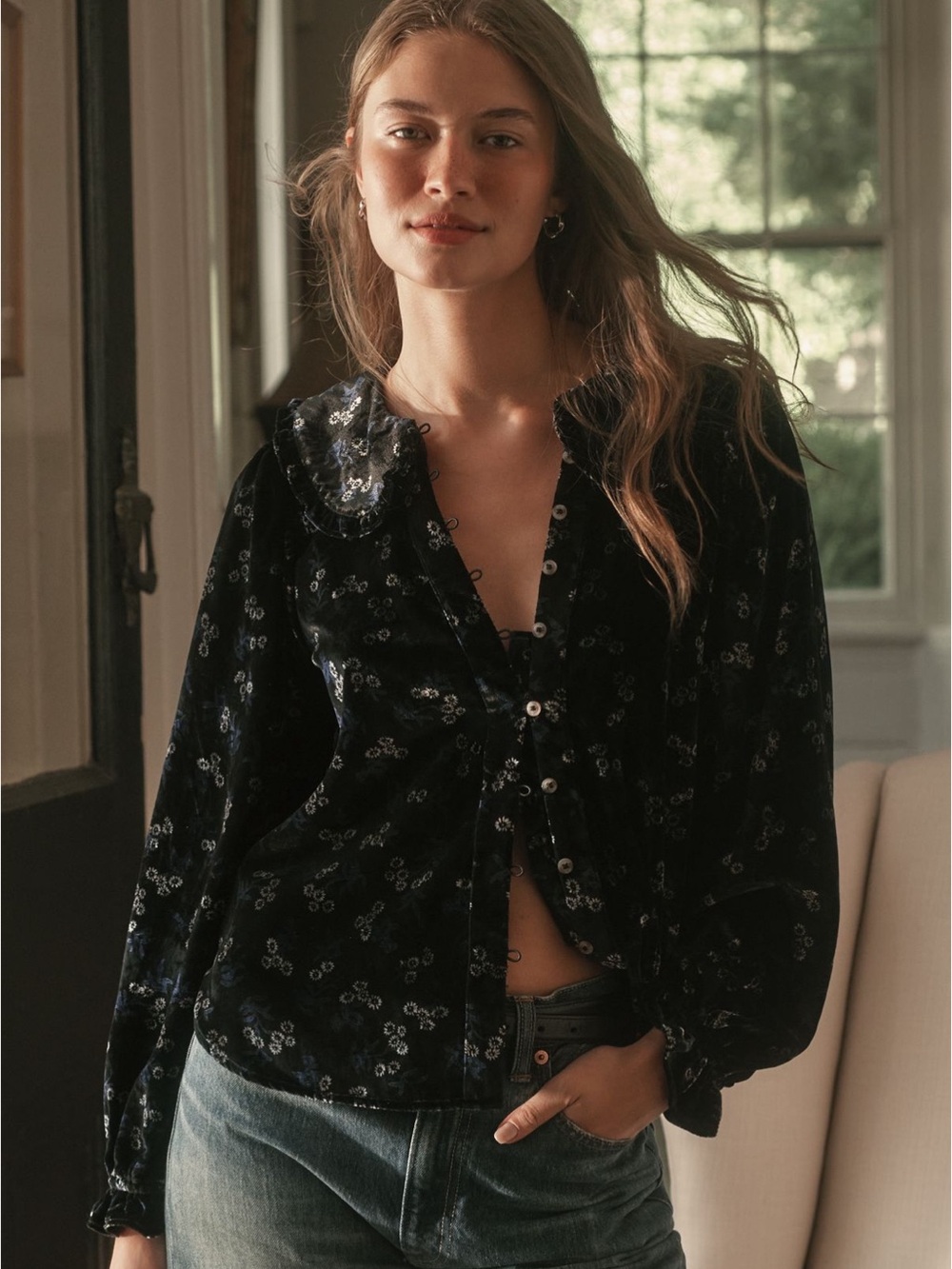Anthropologie Pilcro Keira Velvet Long-Sleeve Blouse size Small Black Floral
